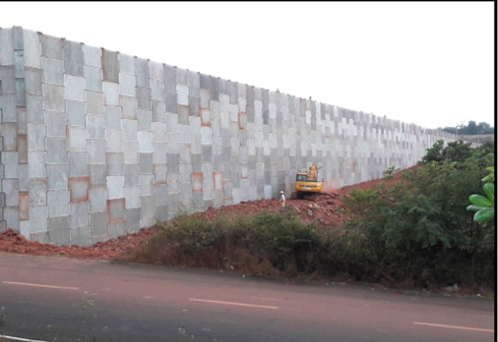 Photo 5: Wall being constructed along the filling side boundary of site