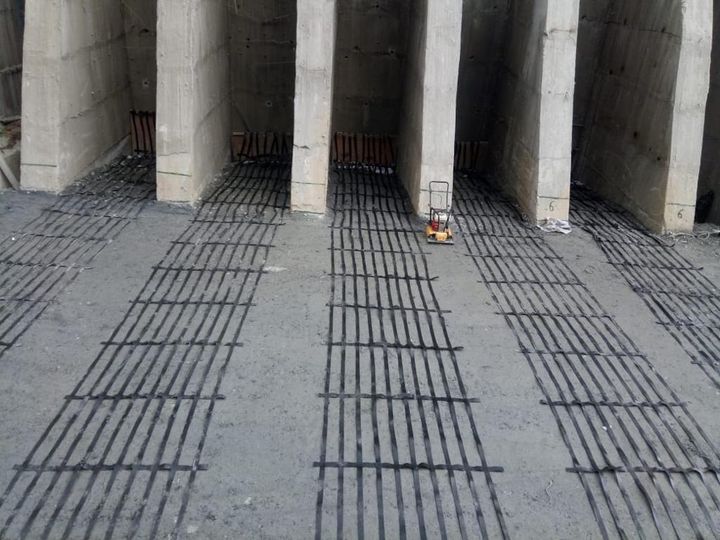 Use of Plate compactor near to structure