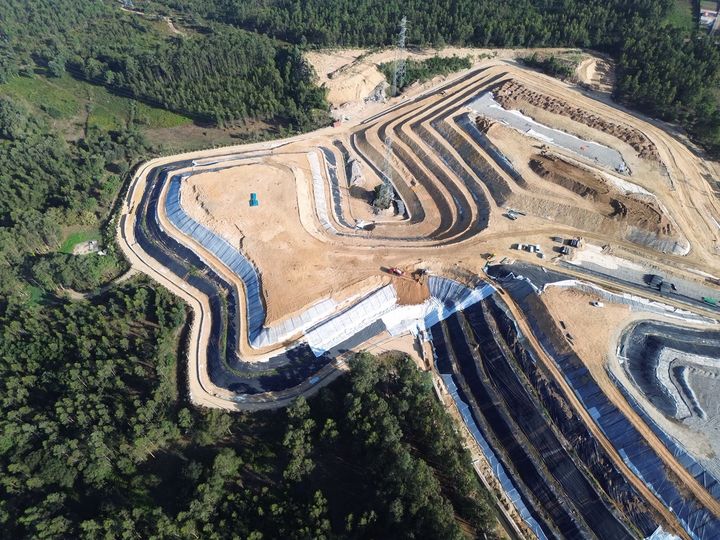 Vista aérea del vertedero en dirección oeste-este