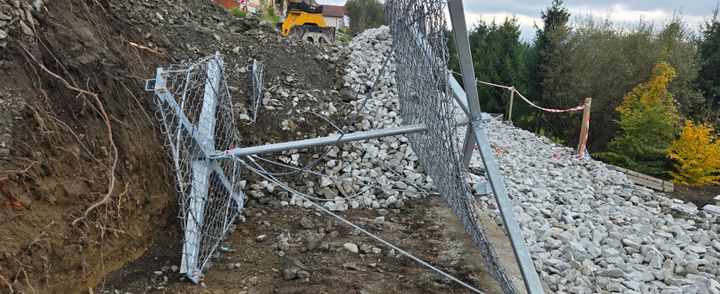 Montáž a čiastočný spätný zásyp prvkov READY C150