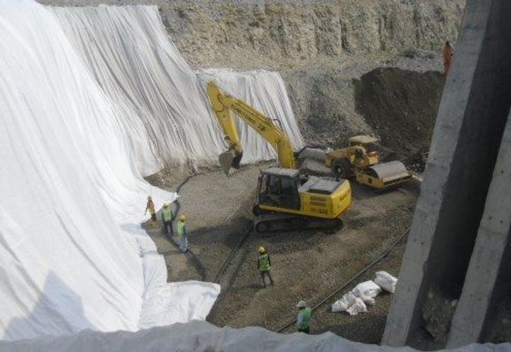CRUSHER WALL AT INDOCEMENT FACTORY_0