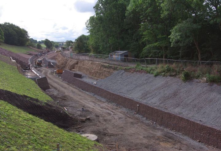 Gabion retaining wall