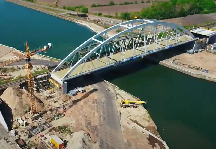 Bridge arch positioned