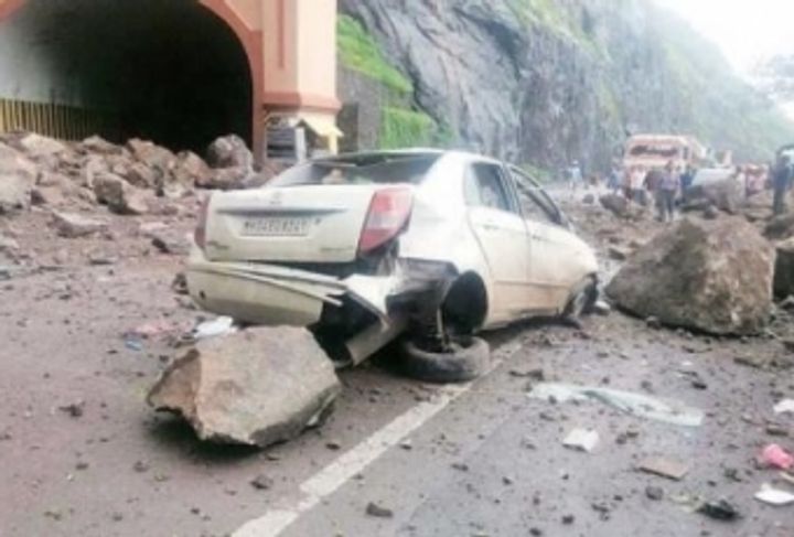 Photo 1: Aftermath of the rockfall near Adoshi tunnel