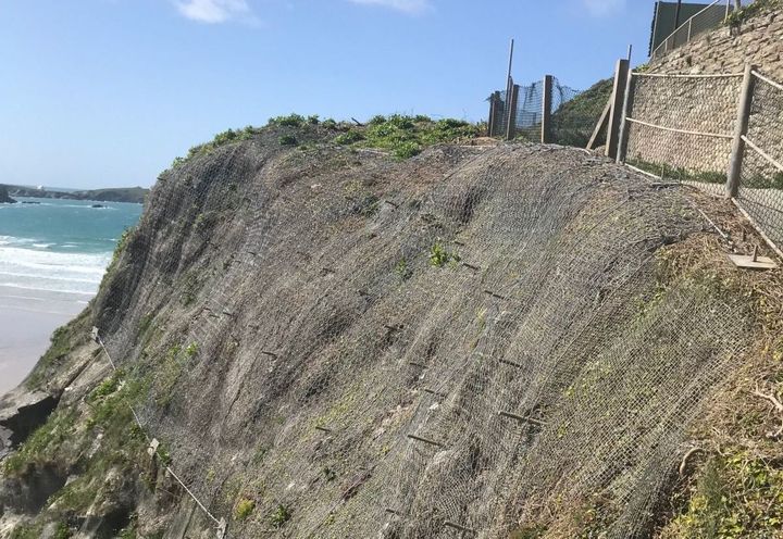 View of the stabilised cliff. A coastal environment requires a PoliMac® coat