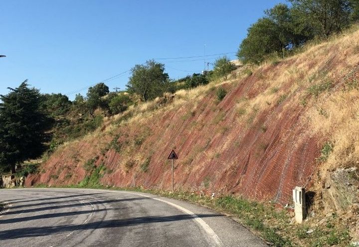 Malha de Dupla Torção 8x10-16 em cortina com geomalha Macmat 19.1