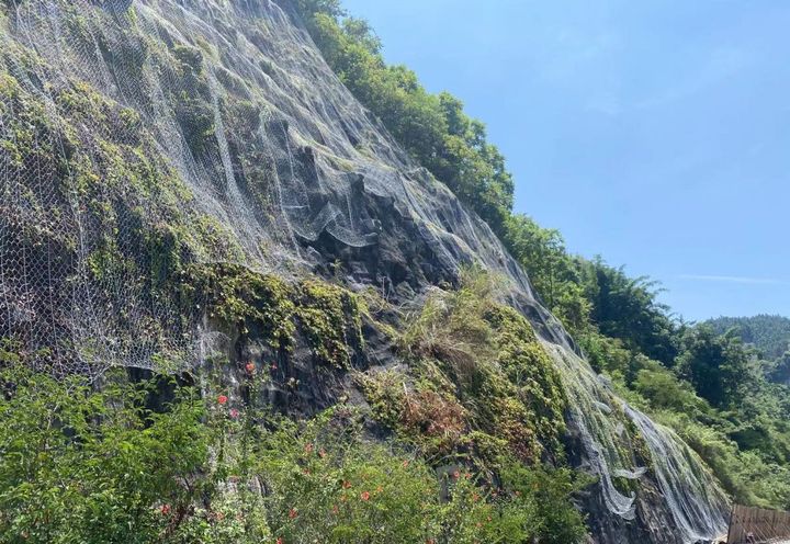 广西G75兰海高速K1711路段危岩防治工程_0