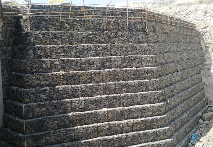 CRUSHER WALL AT INDOCEMENT FACTORY_4