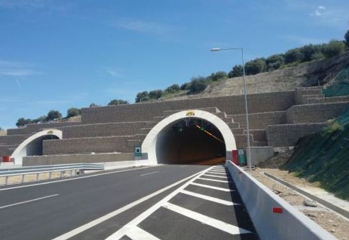 Χρήση συρματοκιβωτίων σε μέτωπο σήραγγας