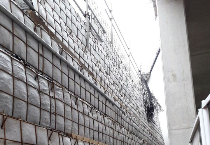 7m high Parawall adjacent to the Network Rail property