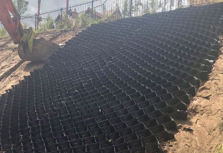 MacWeb cellular containment system ahead of topsoil filling