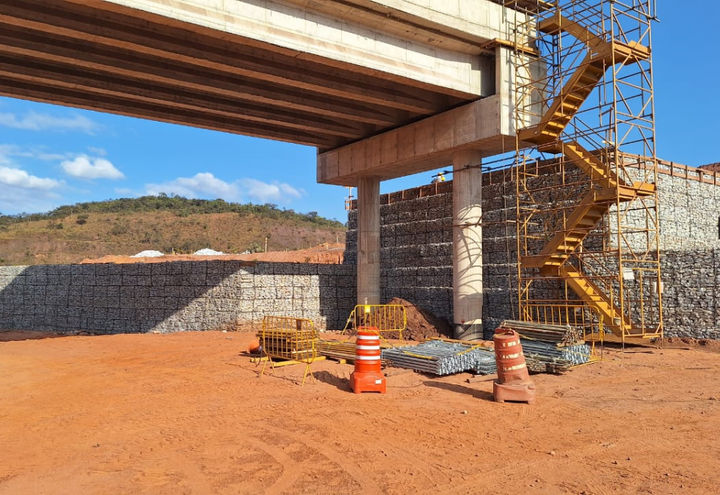 VIADUTO PERA FERROVIÁRIA DE CARREGAMENTO - CDA_4.png