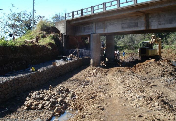 PROTECCIÓN DE MÁRGEN - PUENTE SOBRE RÍO MACACO_2