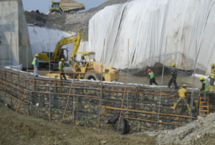 CRUSHER WALL AT INDOCEMENT FACTORY_3