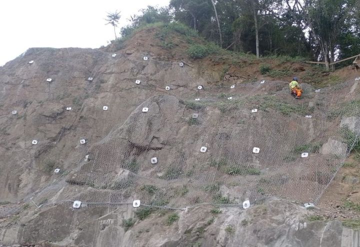 ESTABILIZAÇÃO TALUDE ROCHOSO PISTA SUL BR-376_6.jpeg