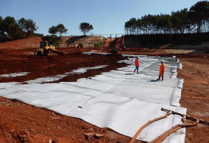 CREATION BASSIN D'EAU PLUVIALE SUR DES RESIDUS DE BAUXITE
