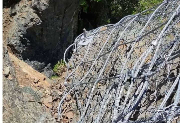 ΠΡΟΣΤΑΣΙΑ ΕΠΙΚΙΝΔΥΝΟΥ ΒΡΑΧΟΤΕΜΑΧΙΟΥ ΜΕ HEA PANEL ΚΑΙ ΠΛΕΓΜΑ ΔΙΠΛΗΣ ΠΛΕΞΗΣ 