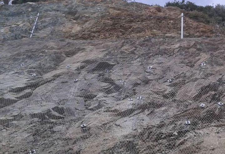 Φράκτης RB1000 & STEELGRID BO-300, κατά τη τοποθέτηση