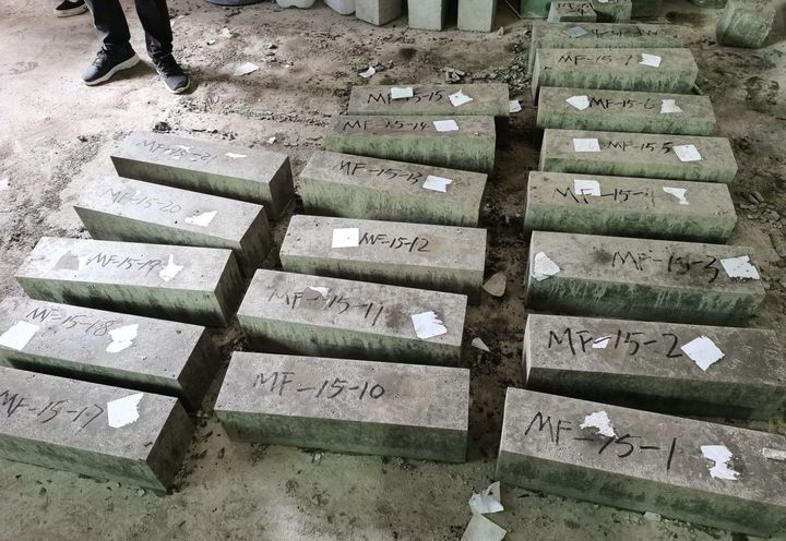图4 项目所在地同条件钢纤维混凝土测试试件制作