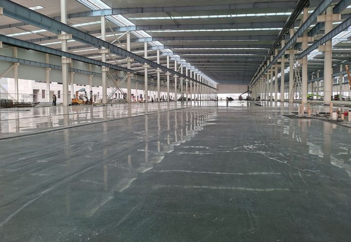 图5 固化剂施工完成后地坪效果