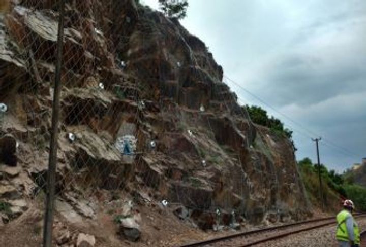 CONTENCIÓN DE TALUDES ROCOSOS EN FERROCARRILES_0