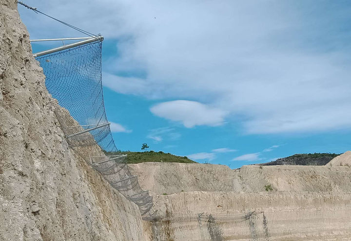 Dynamic Rockfall Barrier