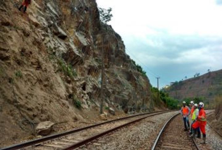 CONTENCIÓN DE TALUDES ROCOSOS EN FERROCARRILES_5
