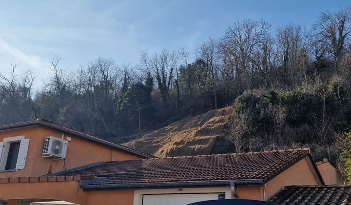 Vue de la protection derrière les habitations
