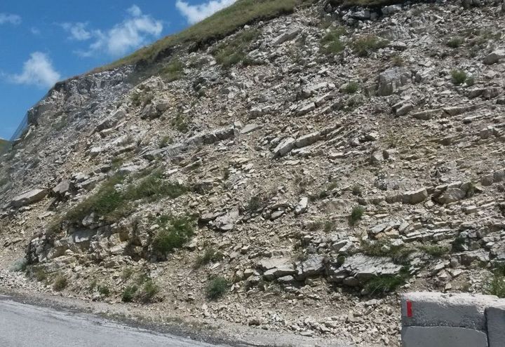 INTERVENTI DI PROTEZIONE DA CADUTA MASSI S.P. 120 - SARNANO (MC)_0