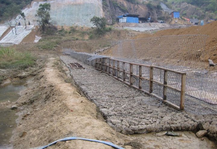深圳葵涌污水厂加筋路基挡墙工程_1