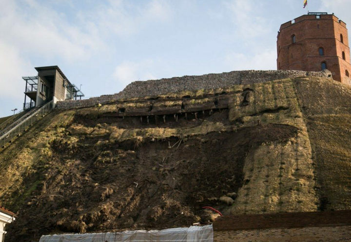 The landslide to be restored