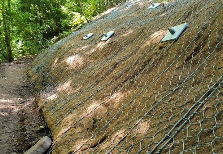 Soil nails and Steelgrid HR