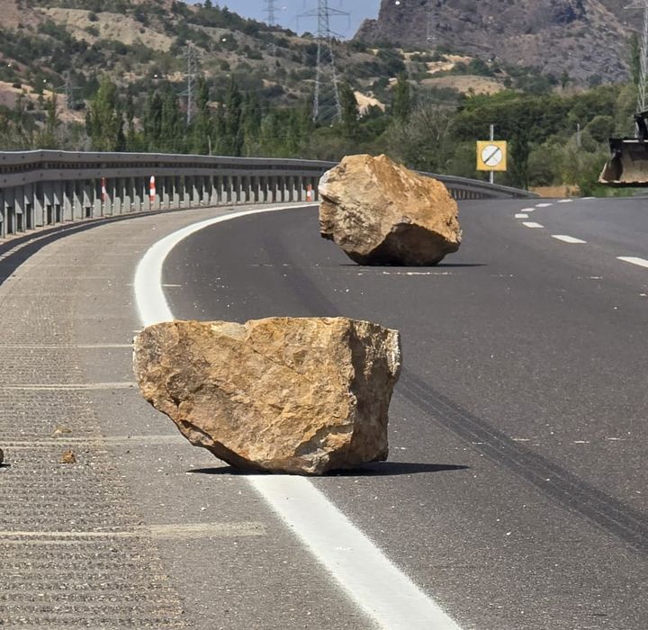 During the construction – controlled scaling of loose rock masses 