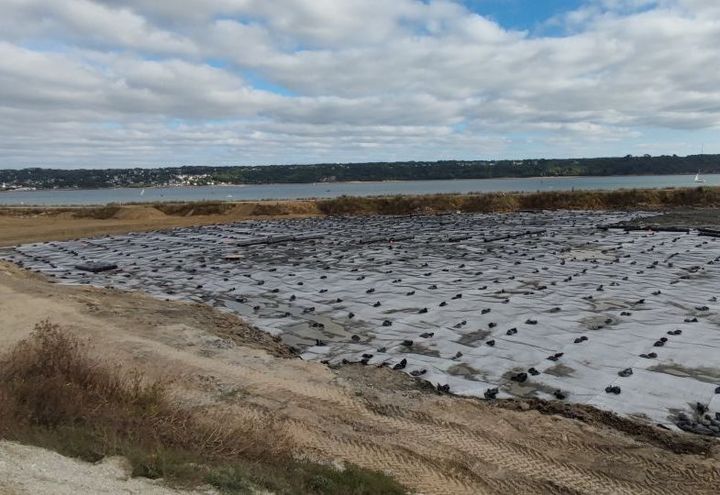 Macgrid CE posée en 2 couches croisées et lestés