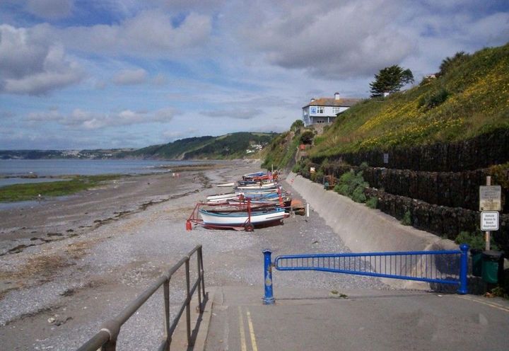 Recent global view of the sea defence wall