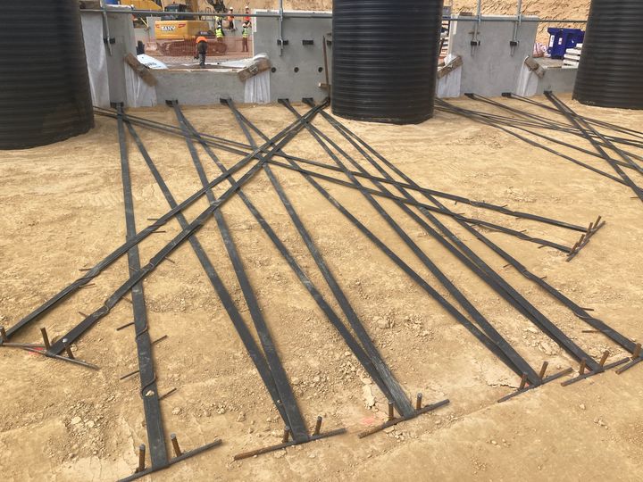 Mise en place des géobandes ParaWeb contournant les pieux