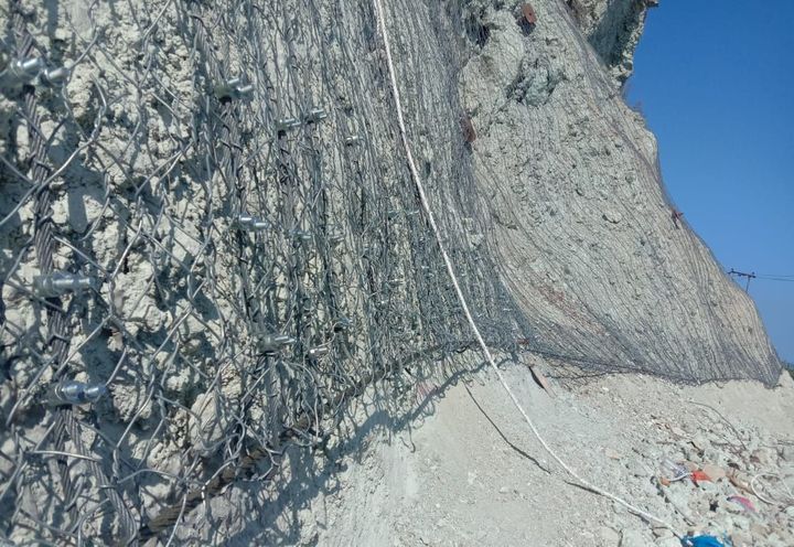 Close up view of installed SteelGrid® HR 30