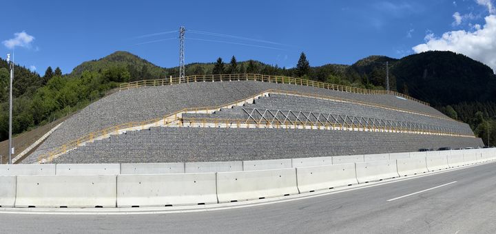 D1 HUBOVA-IVACHNOVA, Zaistenie zárezového svahu pomocou READY C115, Slovakia