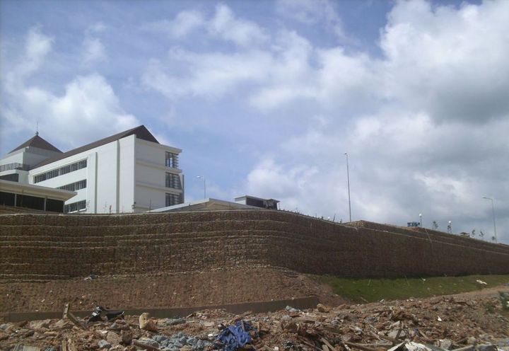 RETAINING WALL BONTANG CITY OFFICE_1