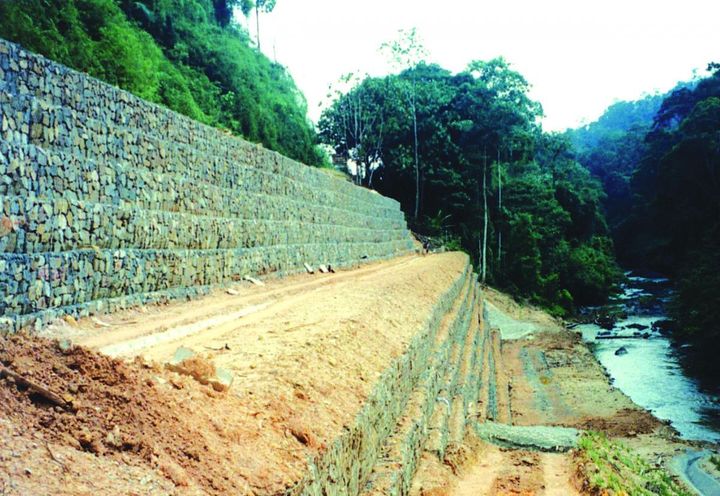 SLOPE REINSTATEMENT AT JENGKA FELDA ROAD, PAHANG, MALAYSIA_2