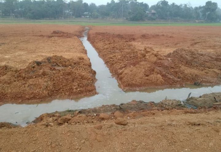 Surface drain arranement