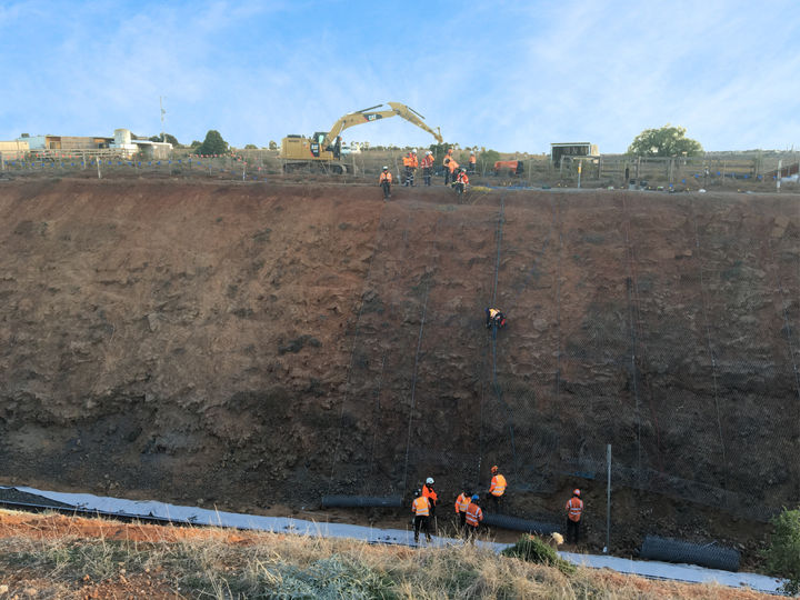 Installation of the Steelgrid® using rope access techniques
