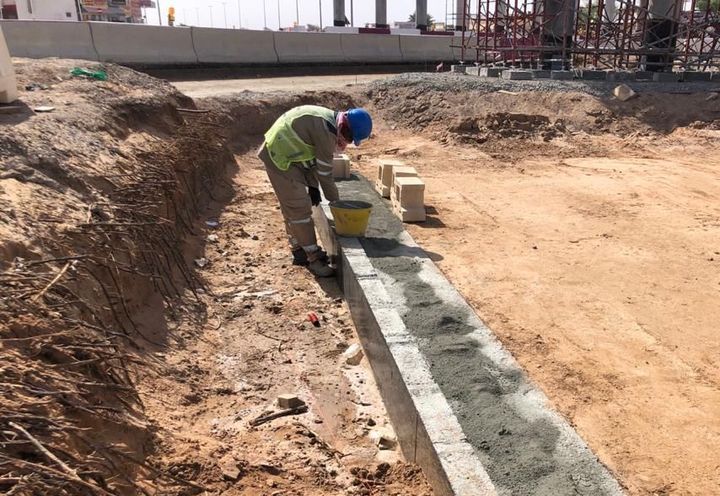 Concrete levelling pad laying