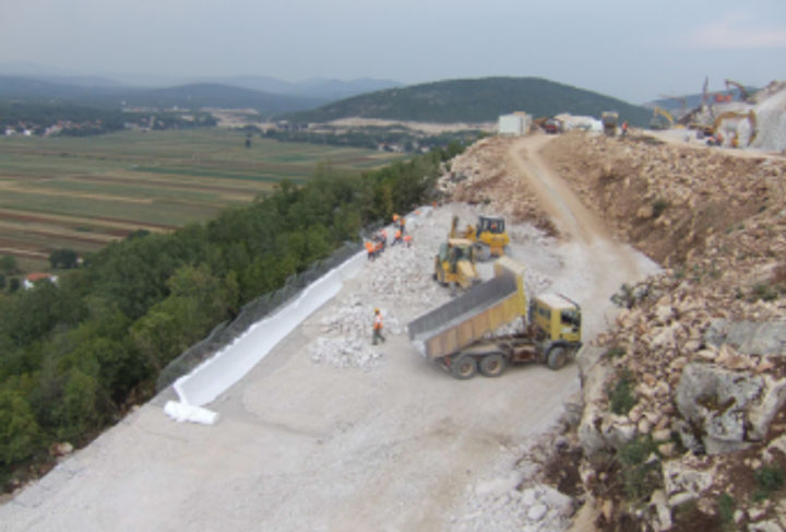 MOTORWAY SPLIT-PLOCE, RETAINING WALL STRUCTURE_1