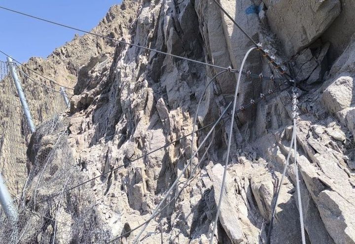 Close view of the complex terrain