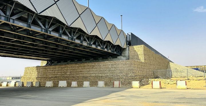 Completed: Side view of Paramesh true bridge abutment MSE wall