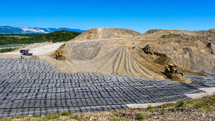 Renforcement sur sur sol sujets à cavités