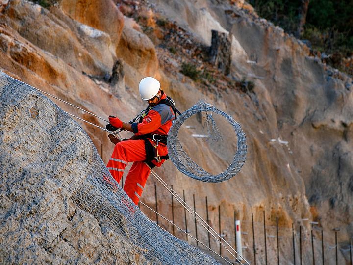 Barreras contra la nieve y protección contra la caída de rocas