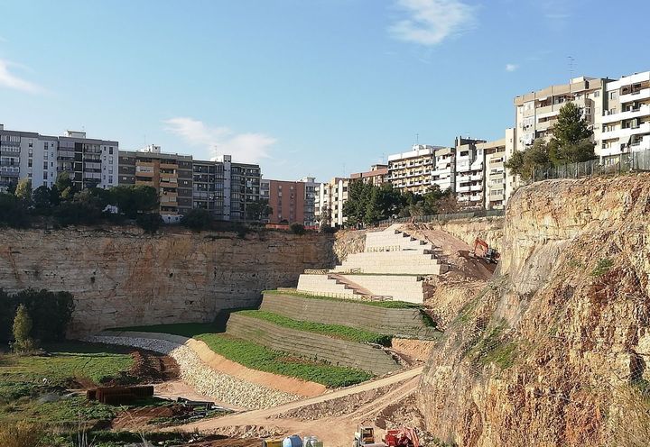 Vista generale dell'opera durante le ultime fasi di costruzione