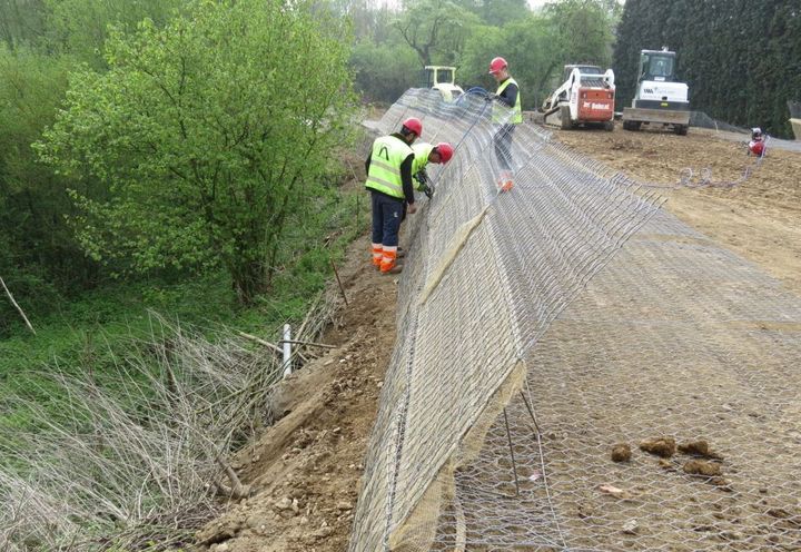 Construction phase: installation of Terramesh units